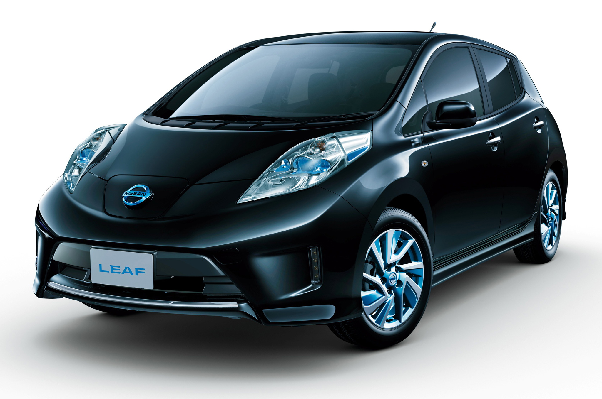 Nissan LEAF är årets elbil 2013